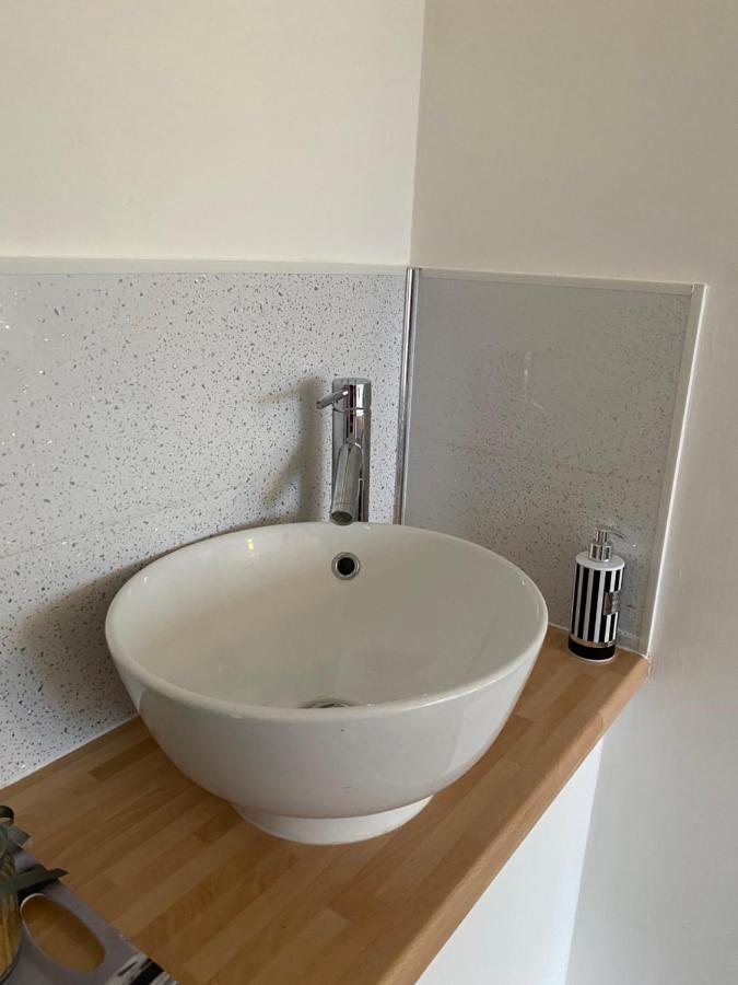 1 Luxurious Double Bedroom With Private Shower Reading Eksteriør bilde