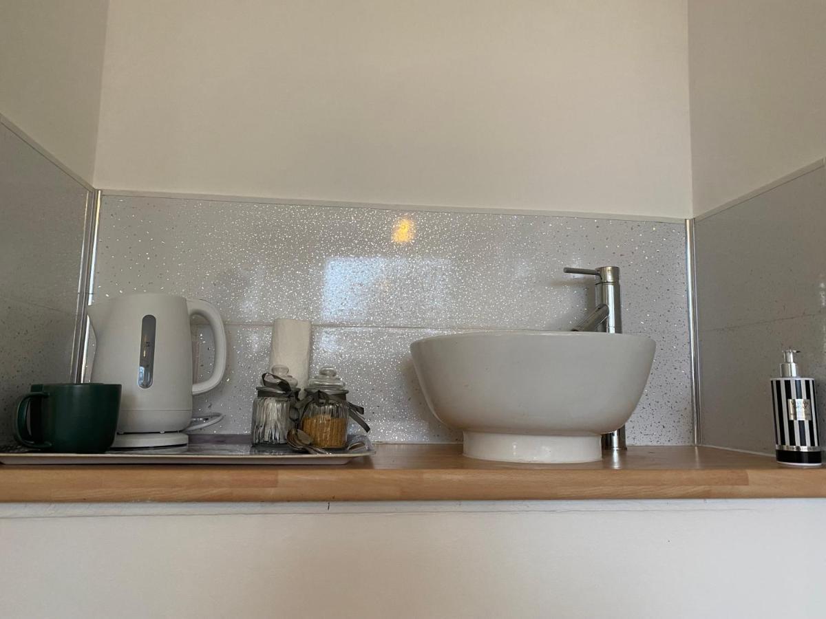 1 Luxurious Double Bedroom With Private Shower Reading Eksteriør bilde