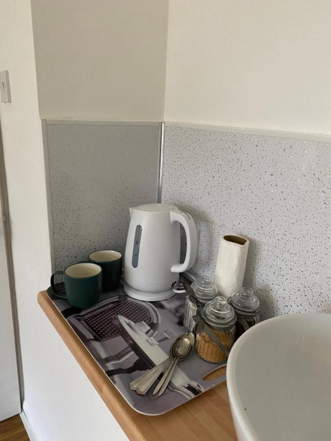 1 Luxurious Double Bedroom With Private Shower Reading Eksteriør bilde